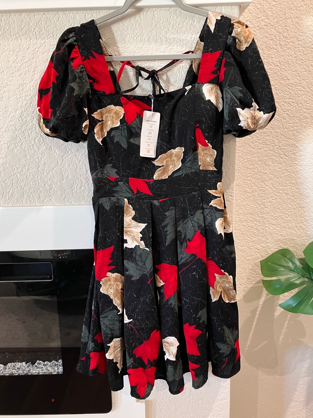 Square-Neck Puff Sleeve Floral Mini Dress - Black / Red / Cream